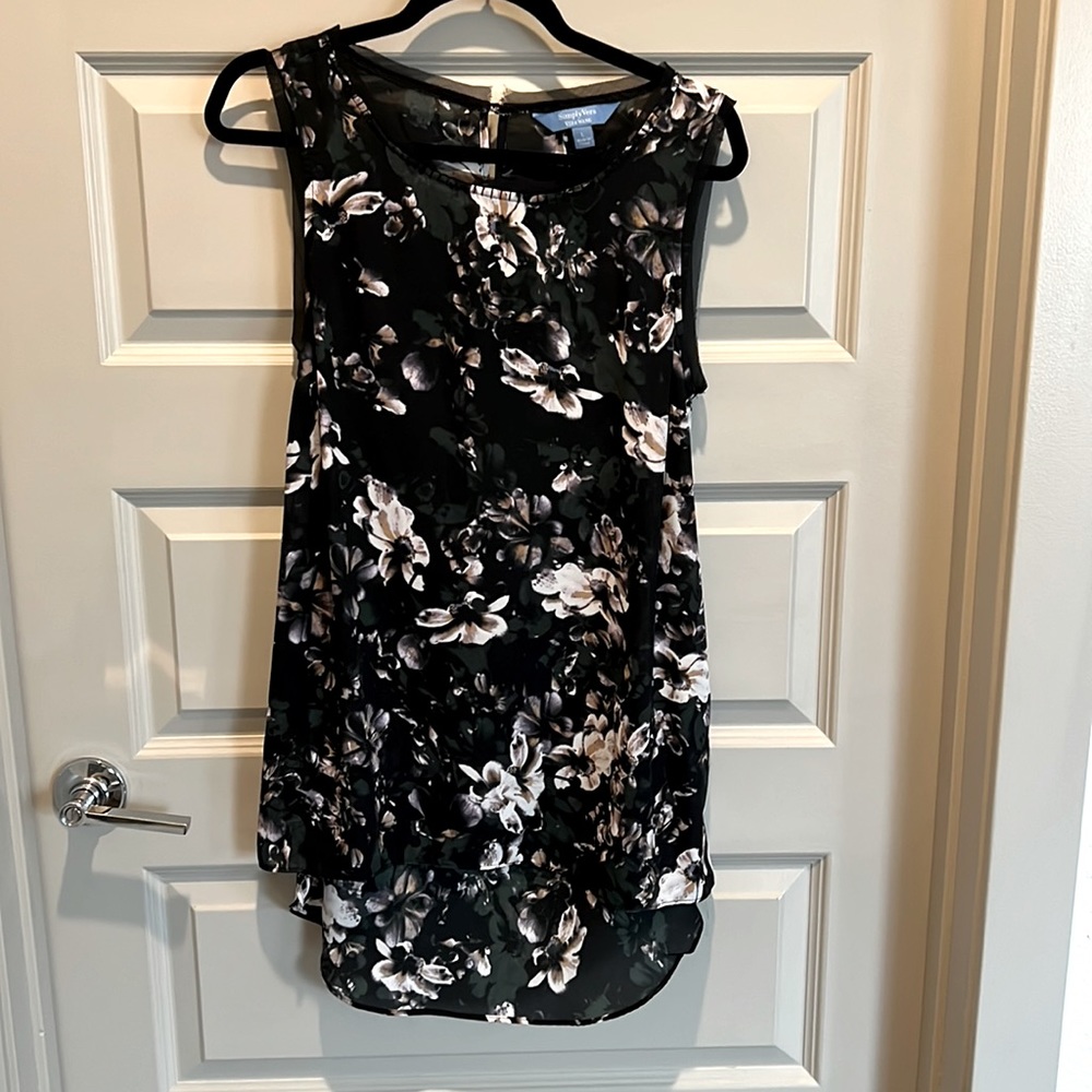 Vera wang sleeveless blouse